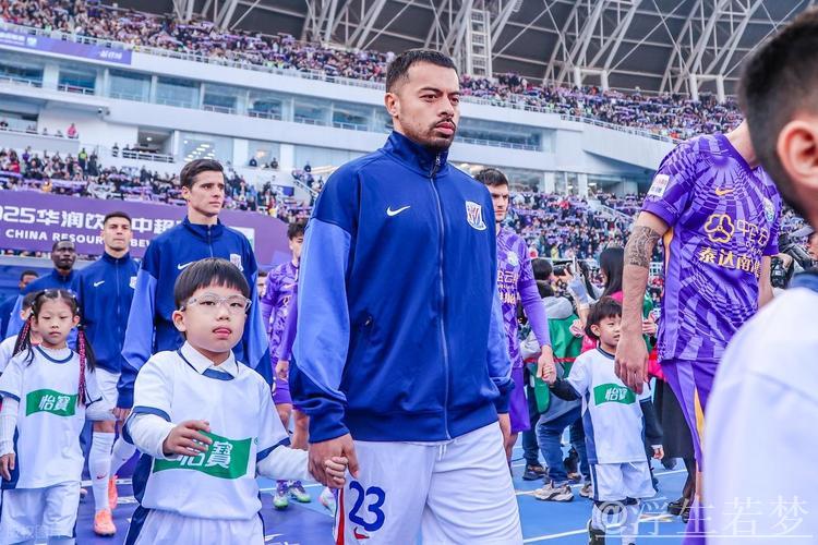 申花与王牌归化国脚僵持不下，双方立场坚定或致离队